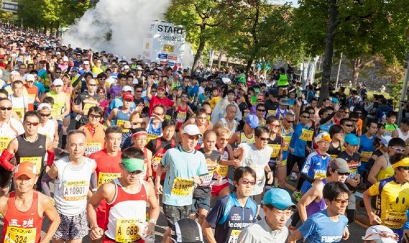 參賽人數上限為32,000人，中籤難度不比東京馬拉松遜色。