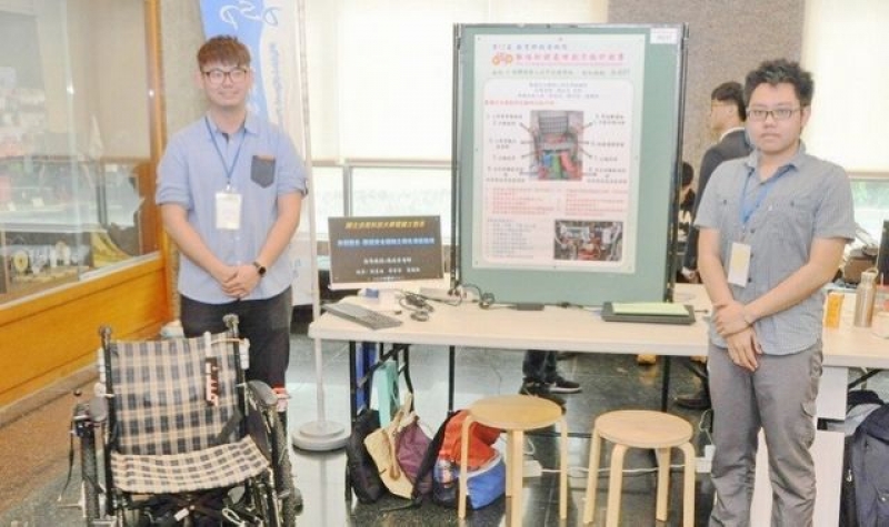 虎尾科技大学师生研发出第一架能够分辨颜色且具有导航功能，还可随时监测病人心律的智慧型轮椅，将造福病患。