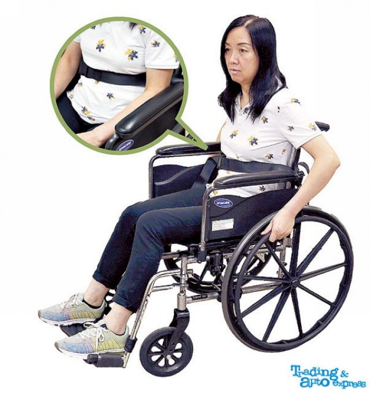Max提醒好多中风或瘫痪的长者，四肢无法发力，于坐轮椅时，要扣好安全带，避免长者向前倾，发生意外。