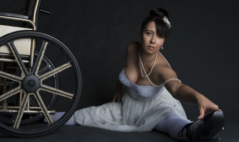美舞蹈女教師車禍不良於行　輪椅艷舞展自信