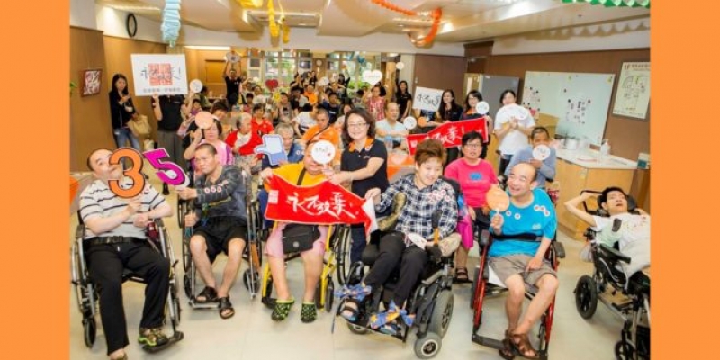 Q版輪椅金剛現身　守護身障者「永不放棄．擁抱愛」