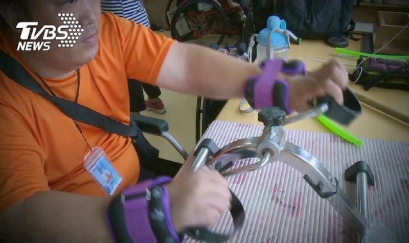 不向命運低頭！脊損傷友自助　靠「輪」重生