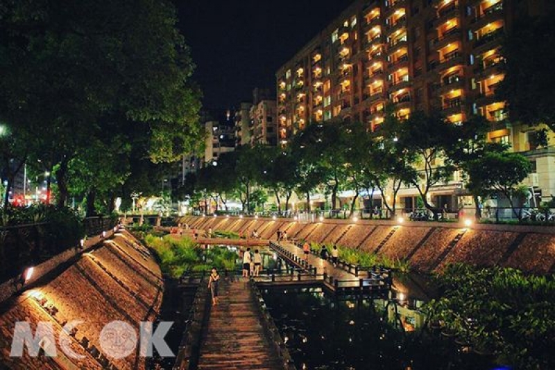 台中的柳川水岸成為近期的熱門景點，將原本汙染嚴重的惡臭水溝，搖身一變改造成台中的打卡新熱點。除了柳川水岸外，位在新北新莊區也有一處宛如新北版柳川的唯美水岸，中港大排為北新莊主要排水路，規劃綠之生、風之