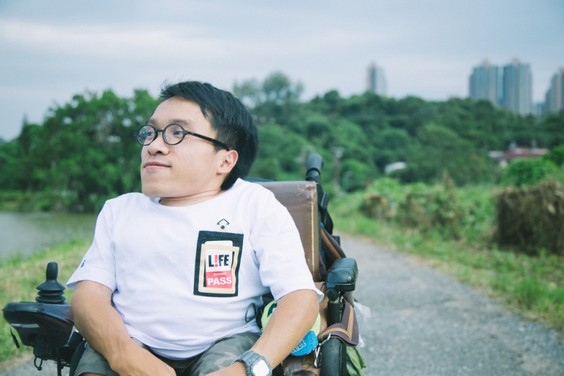 【星期日人物】航拍攝影師鄭啟文　輪椅上看見香港