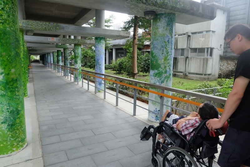 宜兰教养院的长廊，是阿畅最喜爱的场所。