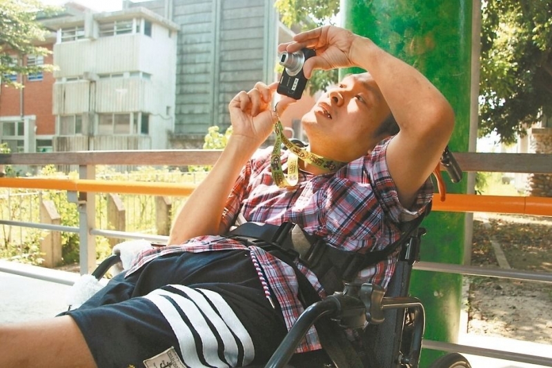 阿畅很享受拍照、捕捉画面的过程，4年来累积上千张照片，就算是一样的景致，也可变换上百种角度，怎样拍都不会腻。