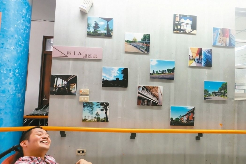 45度角摄影 轮椅上拍出文青味