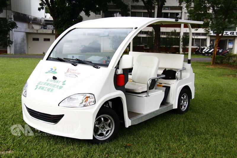 屏科大研发福祉电动车 轮椅可上游园车