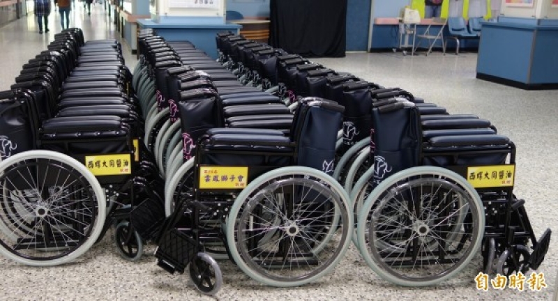 台大雲林醫院獲贈50台輪椅，將分配到斗六及虎尾院區