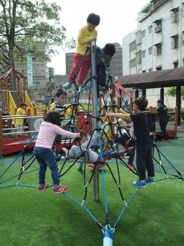 貴子兒童公園內的「攀爬網」