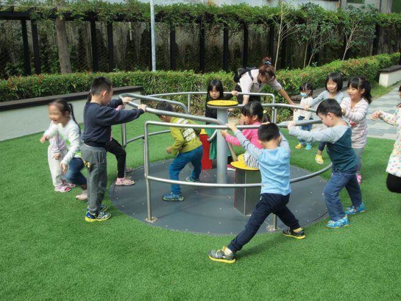 輪椅也可推上去玩！新北「貴子兒童公園」轉轉樂