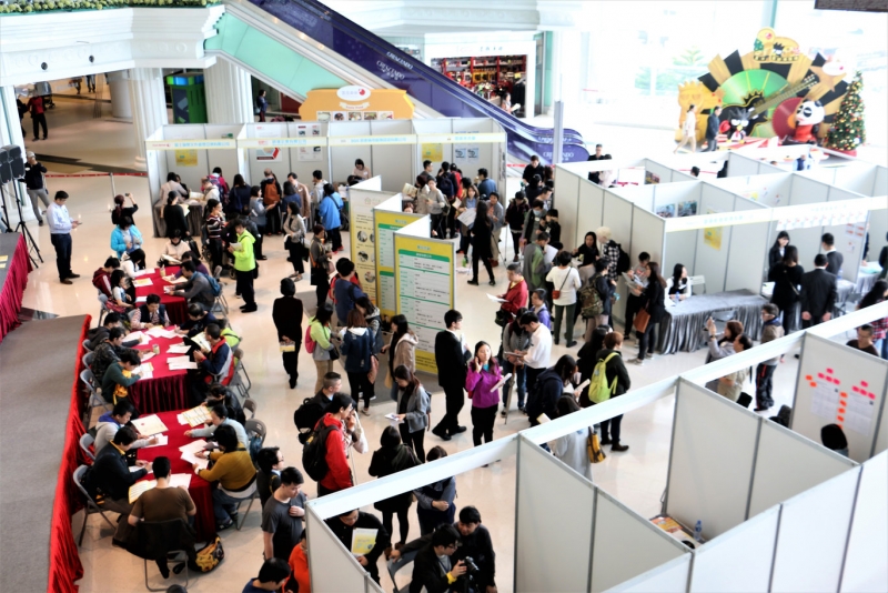 不少殘疾人士昨日亦有參與招聘會，尋找工作。