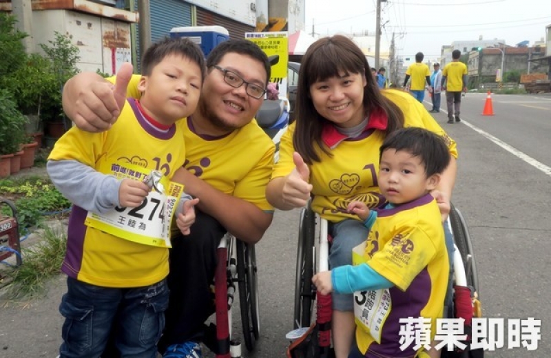 王坤庭、李盈洁夫妻今年带著5岁跟2岁儿子来参加