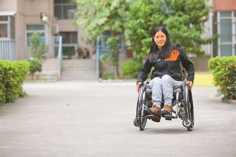 文藝片《七十七天》原型 湖北姑娘坐輪椅看遍世界