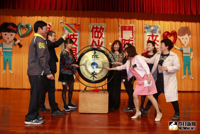 彰化特殊教育學校舉辦國際身心障礙者日宣導活動，響鑼一敲，為活動揭序幕