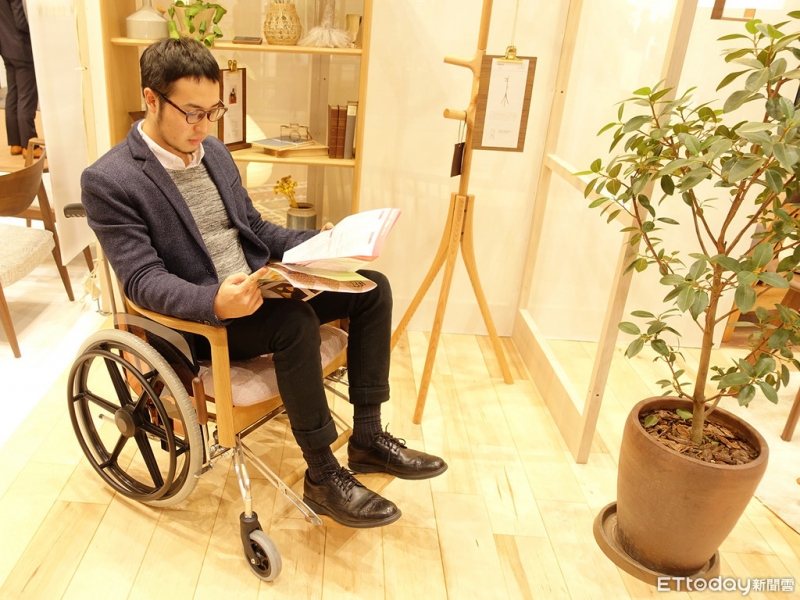 不再是局限座位的铁框　日本「木造轮椅」坚持质感生活温度