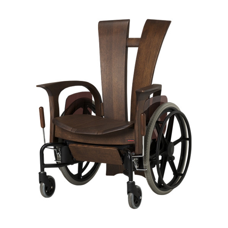 兩年下來，木造輪椅發展出7種以上的款式