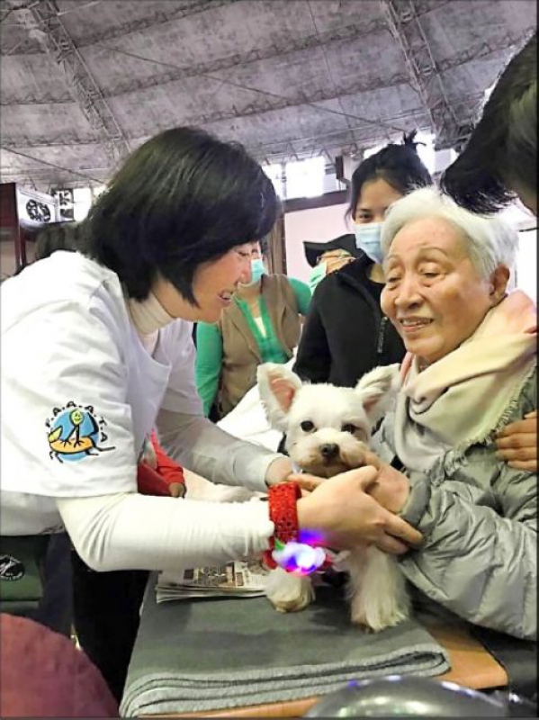 狗醫生讓長者露出笑容