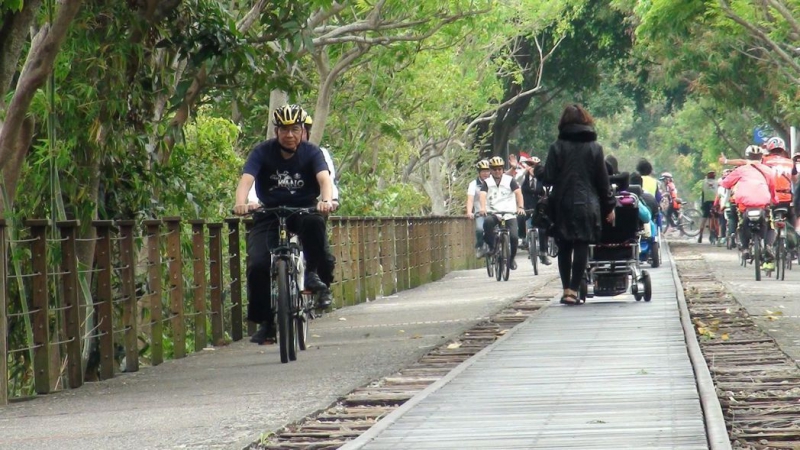 「嘉油铁马道」沿线路阻全数拆除，还给行人、轮椅族、单车族畅行铁马道的权利