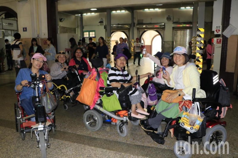 轮椅族游台湾 无障碍设施不便扫兴