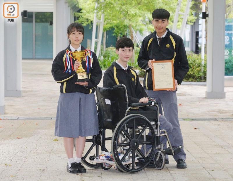 普通轮椅变电动成本仅千元　中学生发明夺奖