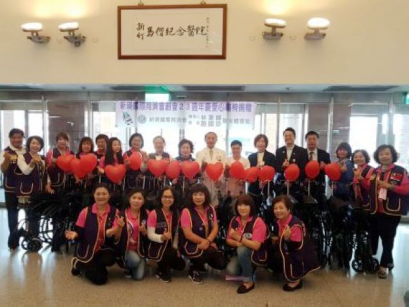 公益社团赠轮椅 马偕医院病患感受温暖