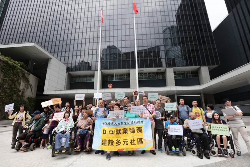 爭取殘疾人士就業配額制聯席今由海富中心遊行至政總舉行集會，要求政府就殘疾人士就業配額制立法