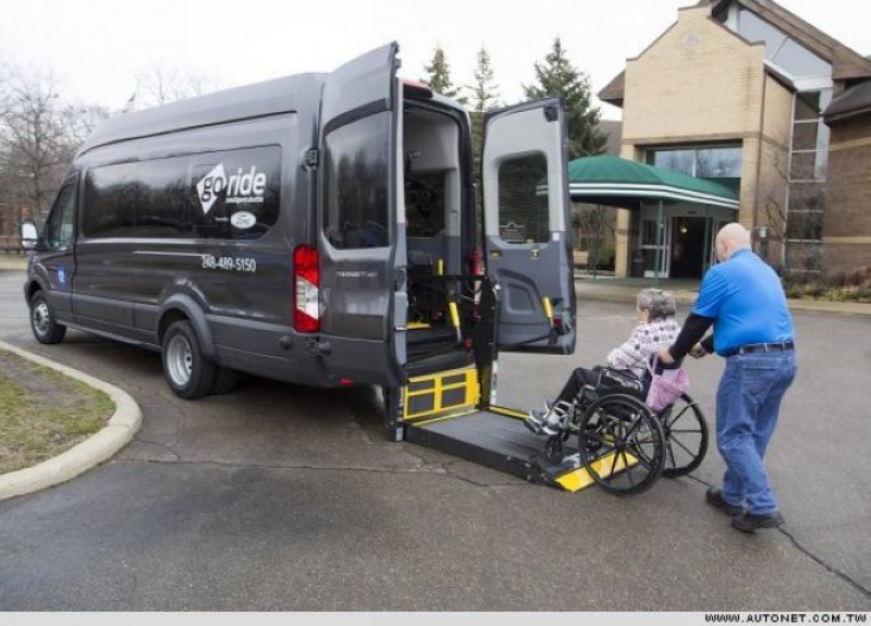 Ford GoRide以符合使用需求量身訂做的Ford Transit及受專業訓練的司機，提供病患從床邊到床邊、隨選輪椅，及準時的接送服務，提高了非緊急醫療接送的服務水準