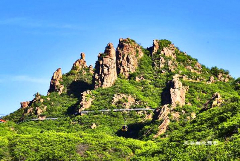 遼寧朝陽北票大黑山 推著輪椅帶父母登山