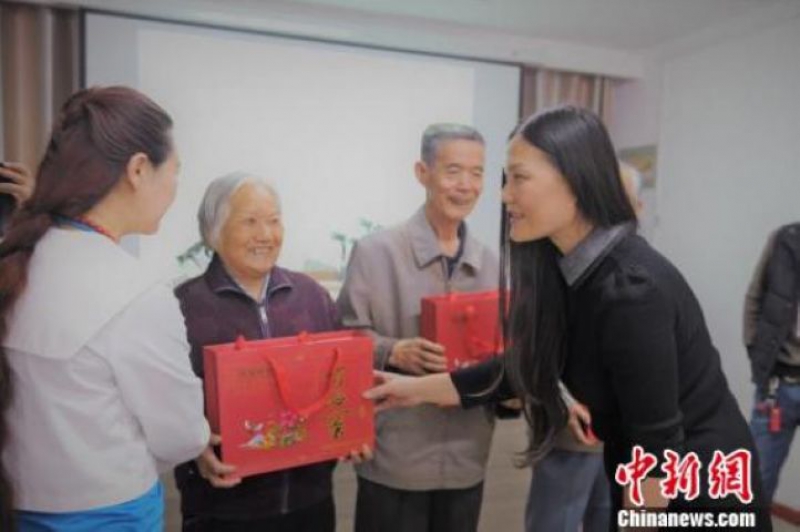 青海社会组织上门送关怀 愿困境老人“平稳、甜蜜”过晚年