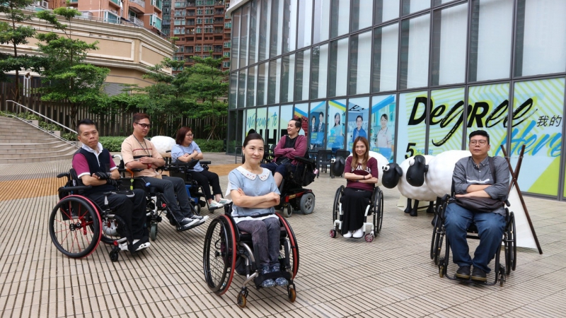 在香港，殘疾人士期被視為弱勢、被照顧者，而七柒地爭取的是還原殘疾人士為一個人，能自由自主地生活