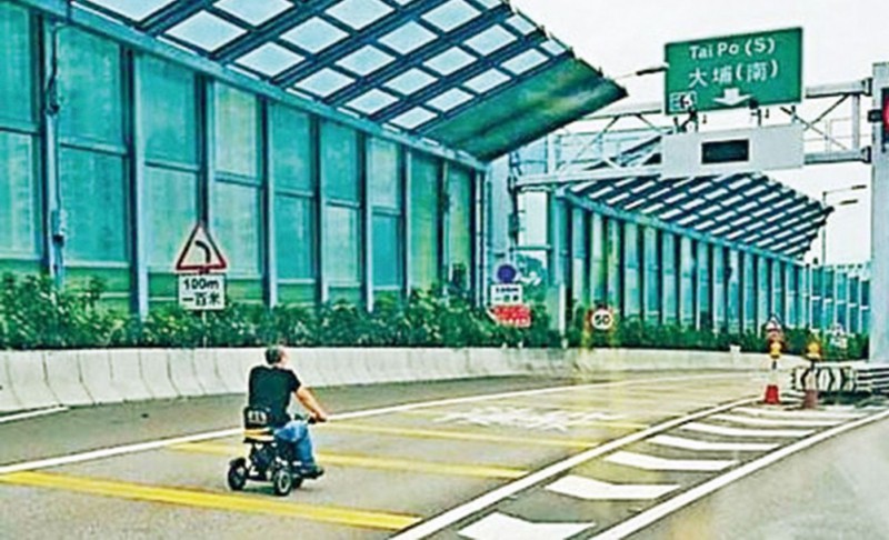 邻埠香港早前出现内地自由行旅客驶电动轮椅上高速公路的危险事件。