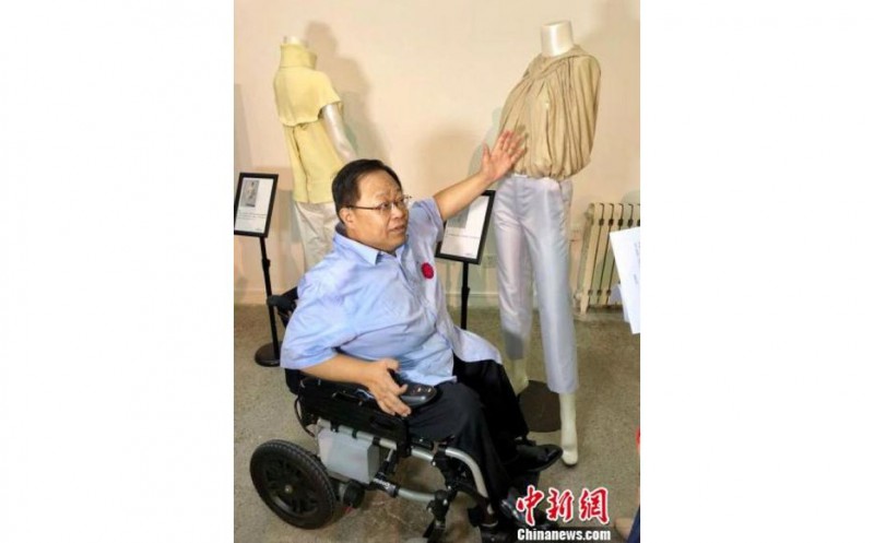 中国残联副主席吕世明客串“向导”，推介无障碍服装