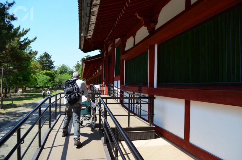 奈良東大寺正門旁邊的「無障礙斜路」