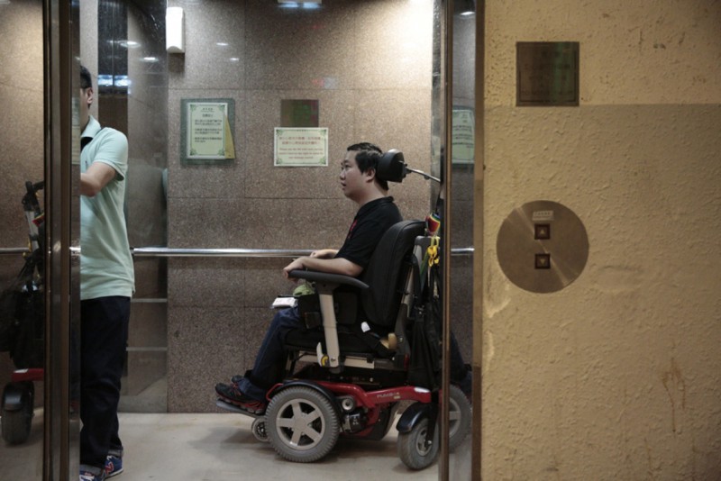 不少輪椅使用者在使用港鐵的無障礙設施時，往往會遇到許多不便