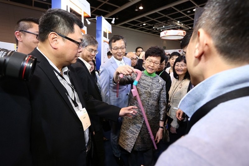 特首林郑月娥与香港科技园公司主席查毅超亦于博览举办期间参观科技园公司的展区。