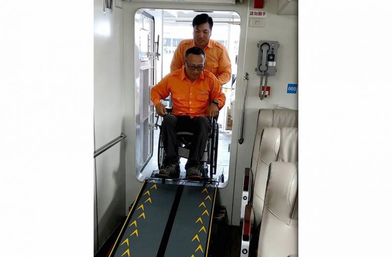 航港局鼓励大众运输船舶增设特制化轮椅及供进出舱室使用之活动式斜坡板