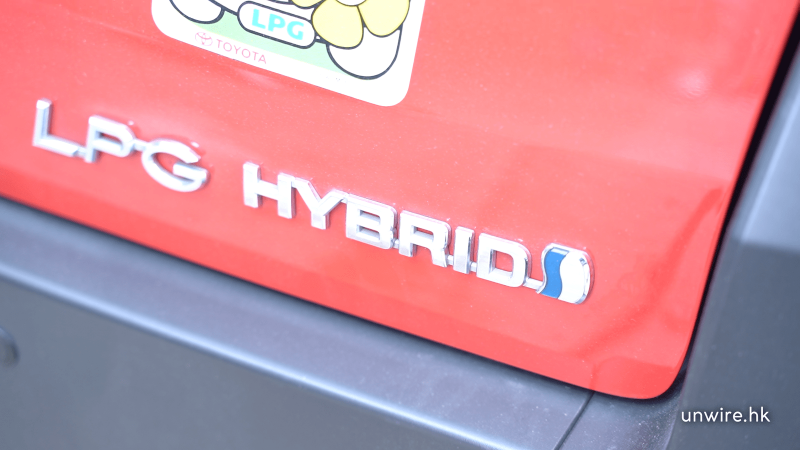 车尾有 Hybrid 字样