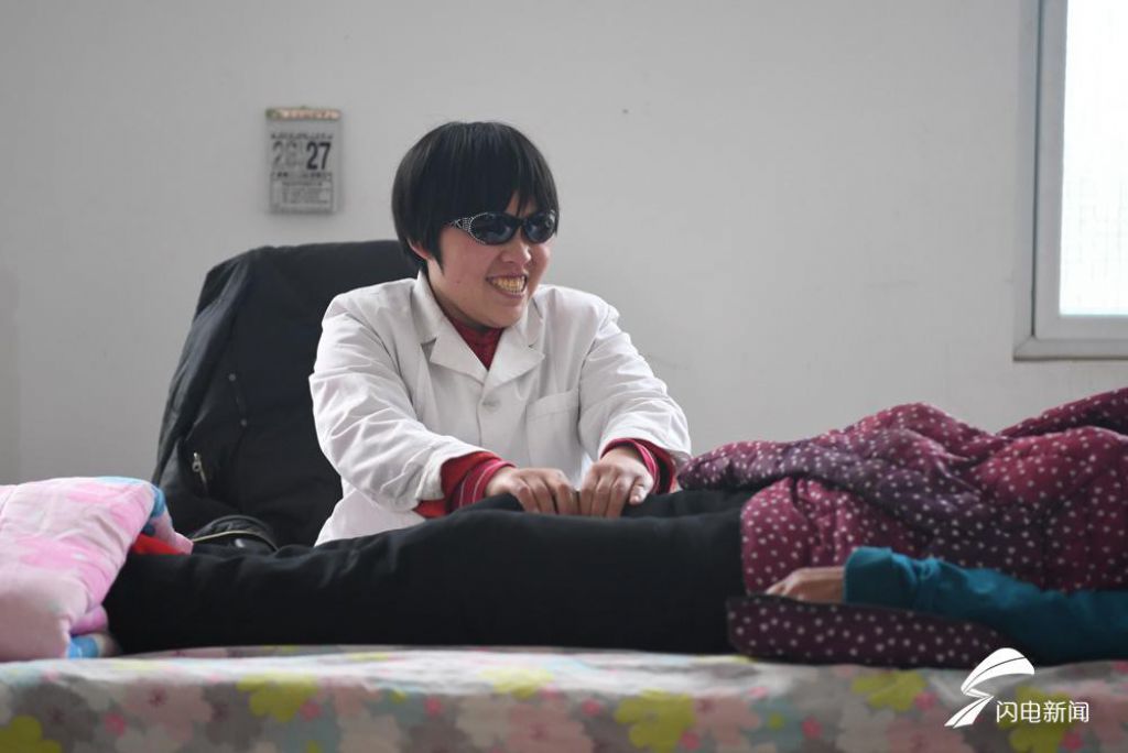 36歲的韓祥美是一名盲人推拿師