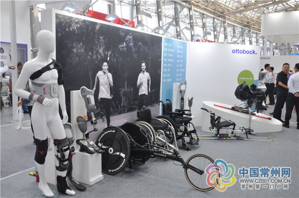 智能义肢、感应轮椅……这届康博会科技感十足！