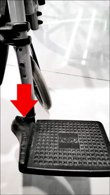 箭头处为踏板常见损坏的位置