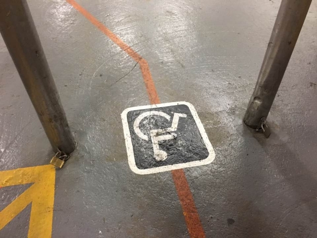 5) 兩柱擋路　僅剛好通過