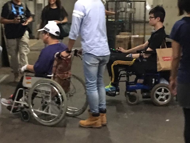 ６) 貨倉出入重地　環境狹窄骯髒