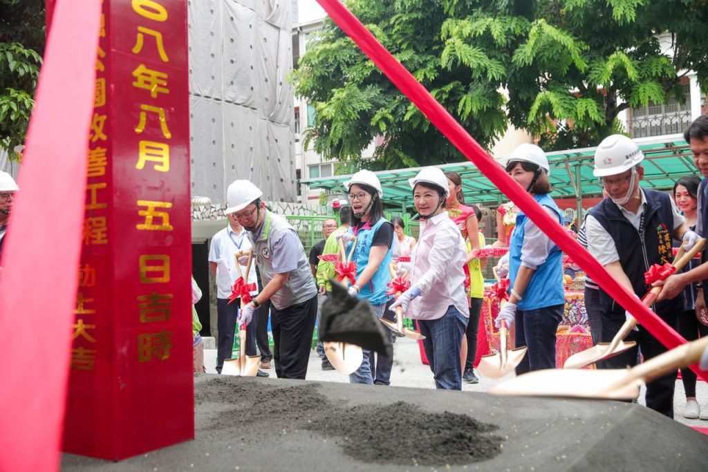 市長盧秀燕（左三）主持西屯共融公園聯合開工典禮