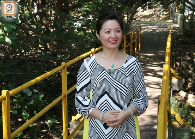 王素琴指政府部门各自为政，应加强协调完善无障碍设施