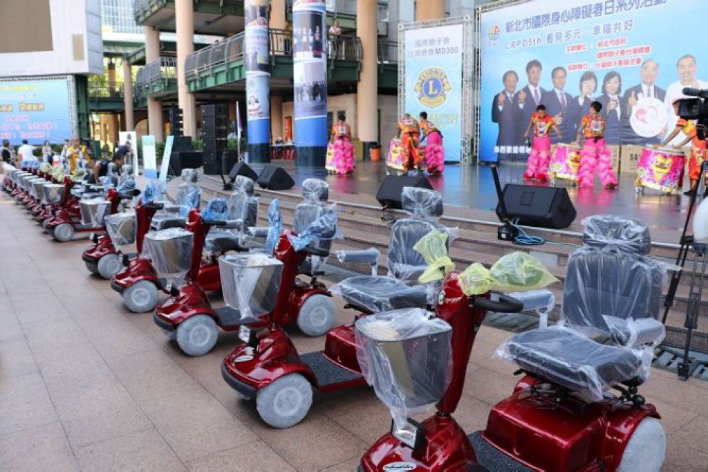 獅子會捐贈300台電動輪椅及電動代步車