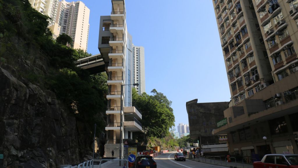 观塘秀明道行人天桥升降机本月启用　蛊惑梯级易令街坊受伤