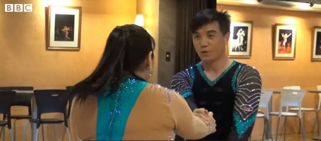 黄薏蓉与郭文生两人因舞蹈相识，感情十分甜蜜