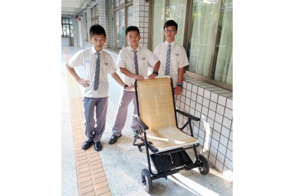 中学生发明展改良轮椅获奖 背后藏暖心故事