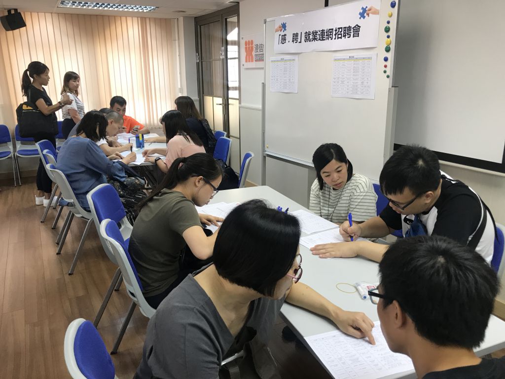 每月举办的小型招聘会「Employment Thursday」深受服务使用者及雇主欢迎，每次均吸引超过60人到场求职